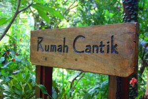 Temple Retreat Rumah Cantik