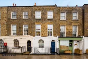 1 Min Walk to Euston Station, Modern Townhouse