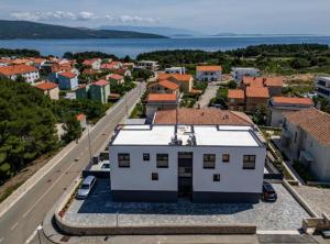 Charming Apartment Island Krk with Private Pool