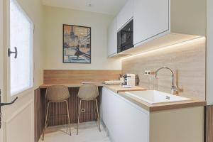 Divine Couture - Suite Montaigne