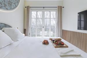 Divine Couture - Suite Montaigne