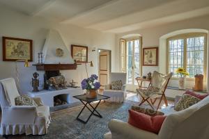 Montesoro, hystoric country villa with swimming pool, sorrounded by nature