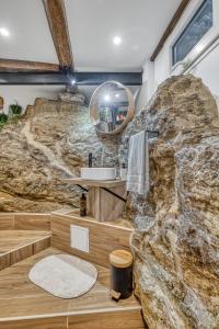 Secret room jacuzzi vieille ville Annecy