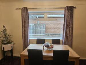 3-Bed House in Newcastle under Lyme free parking
