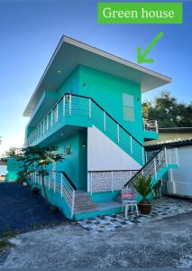 Sea Dreamer Beachfront Apartments