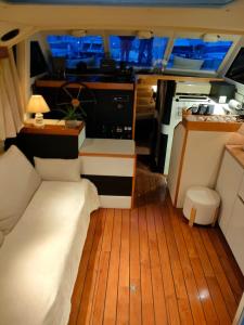 Bateaux BATEAU STANDING A QUAI tout confort : photos des chambres