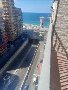 شقة ميامي - ‘Izbat al Qaşr