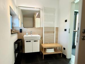 Ferienwohnung Wasser mit Sauna Kamin Meerblick und Dachterrasse nahe Ostsee auf Rügen