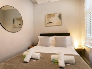 Central Gem Plush Beds -Walk to Attractions - Pass the Keys