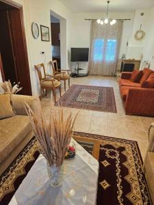 Paikos Townhouse, Hot Springs