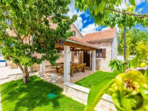 Modern Escape with Private Pool Sauna Game Room BBQ near Zadar - Lovinac
