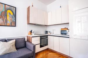 Stylish 1BR, 2BATH Apartment Castel SantAngelo 6A