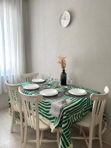 Pink House - Central Location by Seashore, Fiber Internet