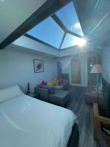 Glass roofed, private, romantic nook in Headingley
