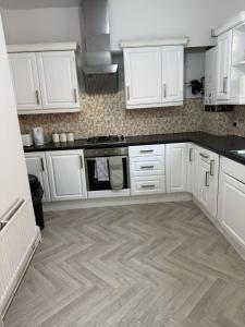 Central location - 3 BR Spacious Townhouse - WiFi - Netflix