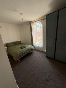 Central location - 3 BR Spacious Townhouse - WiFi - Netflix