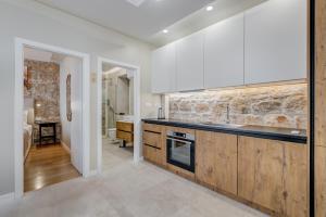 InMotion Luxury Rooms