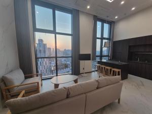 House with the best view new building, in the heart of Seoul, Dongdaemun History & Culture Park Station