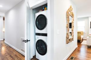 Elmwood Park Retreat Renovated 3 Bed 2 Bath DT