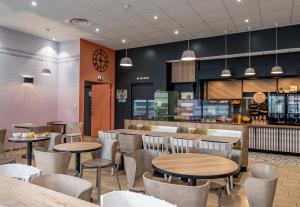 Hotels B&B HOTEL Bordeaux Bassins a flot : photos des chambres