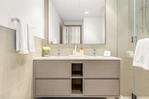 FIRST CLASS 2BR Luxurious Downtown Bliss