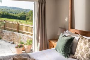 Riverside cottage on private wildlife estate 2-bed