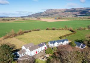 Willow House Bed & Breakfast and Orchard Studios Self Catering - 4-star hotels in Limavady