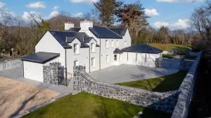 Caher House - Flannery Bridge