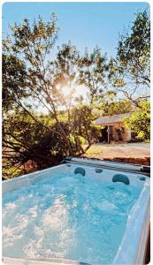 Authentique bergerie en pierre avec jacuzzi privé piscine et massages La grange des amoureux