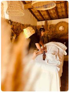 B&B / Chambres d'hotes Authentique bergerie en pierre avec jacuzzi piscine et massages La grange des amoureux : photos des chambres