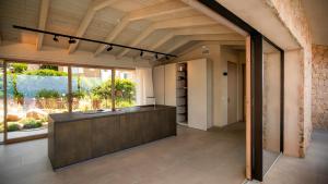 Luxury Villa with unmatched view and Sea-Fall Pool img9