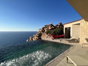 Luxury Villa with unmatched view and Sea-Fall Pool img8