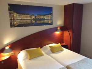 Hotels Contact Hotel Le Provencal Bordeaux Lac avec Bornes electriques : Chambre Triple