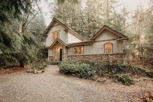 Snowline Cabin 34 - Great English Tudor-style home with hot tub Now with Wifi - 3hvězdičkové hotely ve městě Deming