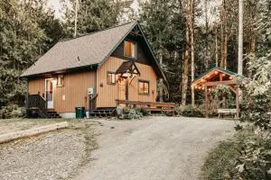 Mt. Baker Lodging - Cabin #67 - Private 2-story cabin with a private hot tub! - Maple Falls
