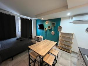 Appartements Studio confortable avec balcon : photos des chambres