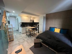 Studio confortable avec balcon