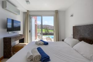 Villa in Salobre with Private Pool & Stunning View