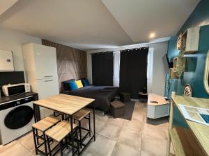 Appartements Studio confortable avec balcon : photos des chambres