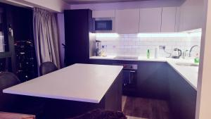 Cozy 1BR Skyline City Centre Haven