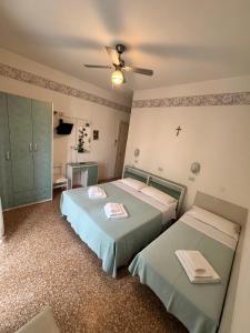 Triple Room with Balcony room in Hotel Urania