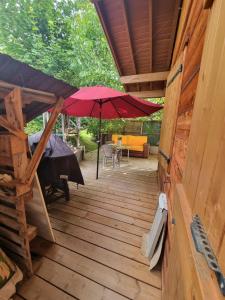Chalets Very comfortable, fully equiped two bed appartement in private chalet entire floor Near La Clusaz, Grand Bornand, Annecy and lake and private terrace Bbq : photos des chambres