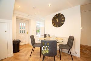 Queen Street Stay - SJA Stays - Modern 2 Bed Apartment