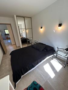Maisons de vacances Charmante maison avec piscine et grand jardin : photos des chambres