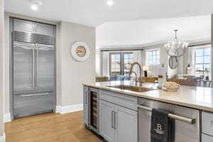 Casa Del Oro Penthouse at Barrett Square - Downtown Rosemary Beach Pool &Hot Tub Access