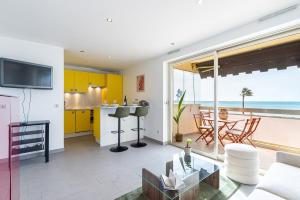 Stunning apartment with sea front terrace