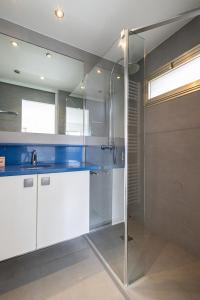 Stunning apartment with sea front terrace