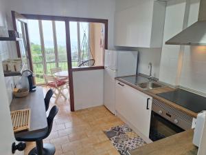 Apto Dona Olga 200 mts playa Lapamán, terraza vistas al mar