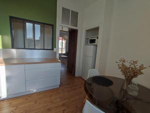 Appartement lumineux refait à neuf, cœur de ville