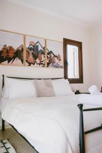 Rokani Studio I at Kalavrita Center